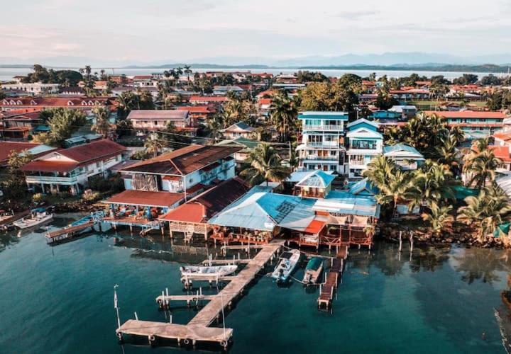 Chango'S Apartments Bocas del Toro Exterior photo