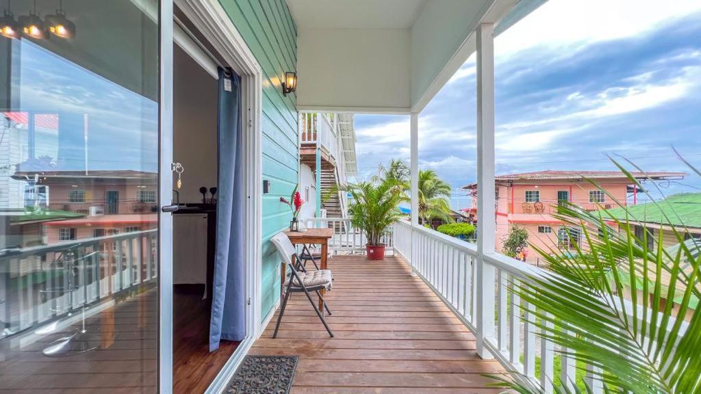 Chango'S Apartments Bocas del Toro Exterior photo